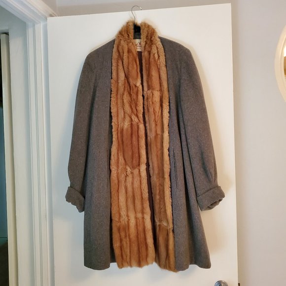COET SHOP - HARRISBURG, PA. Jackets & Blazers - TRUE VINTAGE 1940'S FUR TRIMMED WOOL COAT